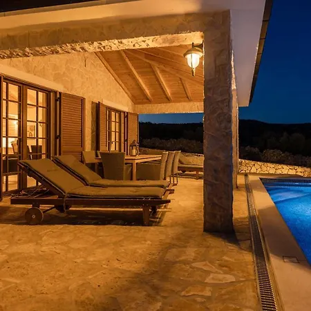 Maslina Villa Vinisce
