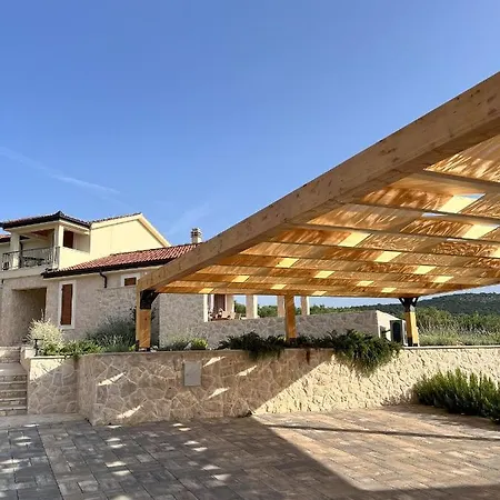 Vila Maslina Vinisce