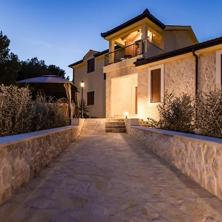 Villa Maslina *